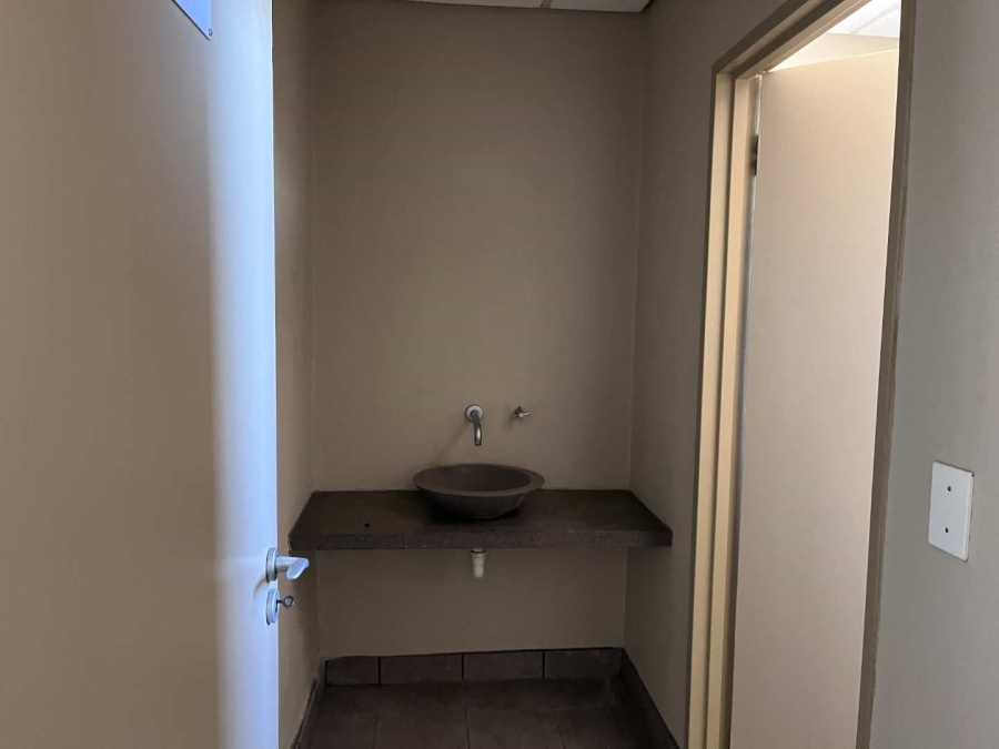 To Let Commercial Property for Rent in Oakdale Western Cape